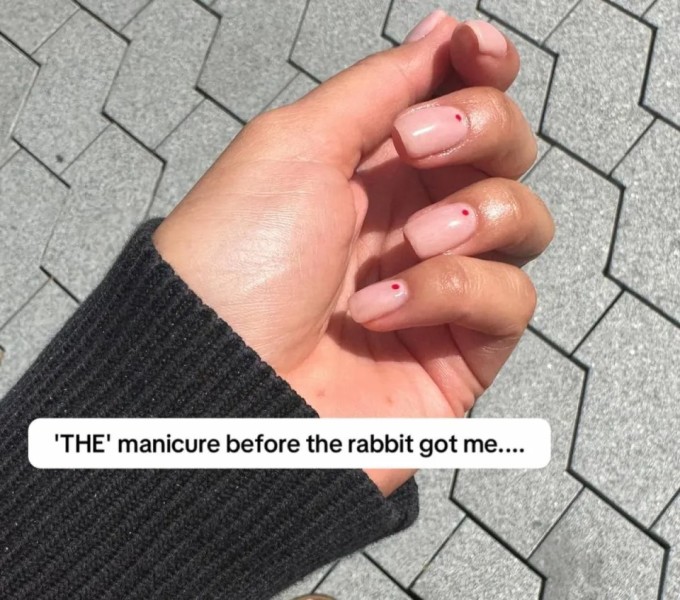 Bộ móng 'để đời' dịp Valentine năm 2024 của Claudia.