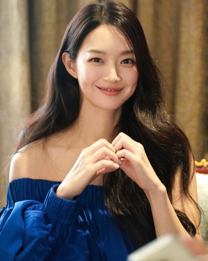 Ở tuổi 41, Shin Min Ah vẫn giữ được nhan sắc ngọt ngào, trẻ trung.