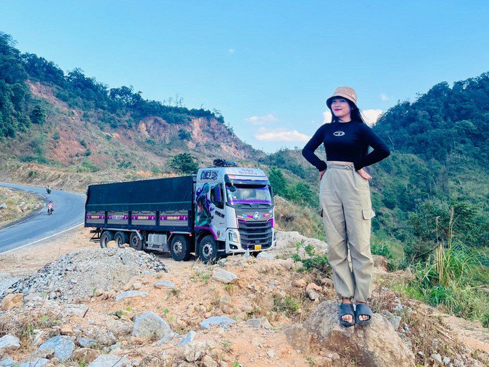 Mỗi chuyến chở hàng, Duyên đều tranh thủ tận hưởng những cảnh đẹp trên đường.