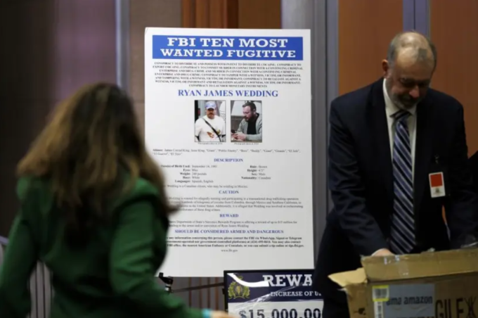 Ryan Wedding trong poster truy nã top 10 tội phạm nguy hiểm nhất của FBI. Ảnh: EFE