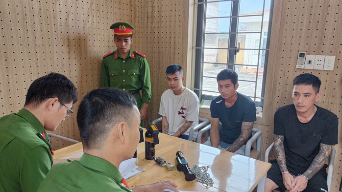 Ba đối tượng chăn dắt, tra tấn nữ nhân viên nếu "không nghe lời"