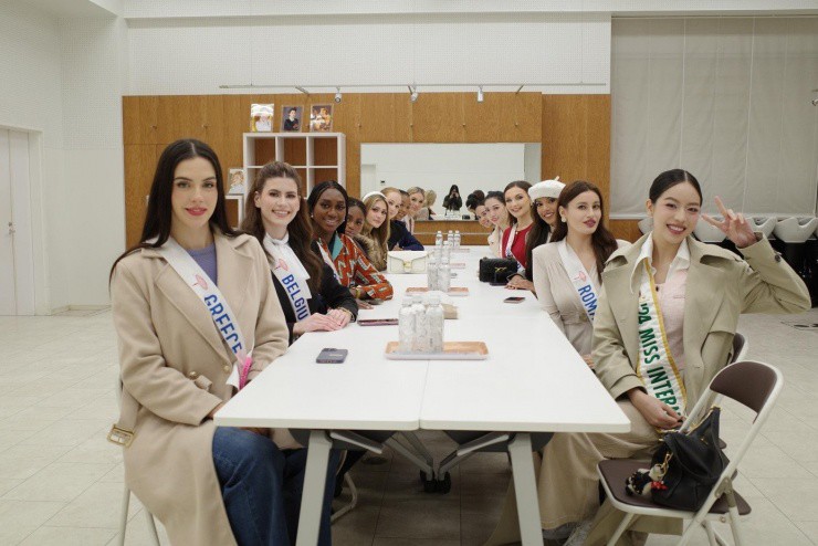 Giám đốc truyền thông Hoa hậu Quốc tế tiết lộ năm nay có hai phiên bản đêm chung kết. ''Chúng tôi muốn khán giả Nhật Bản được trải nghiệm cảm giác hồi hộp và phấn khích, bên cạnh những màn nhảy múa", ông chia sẻ.