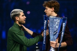 Sinner vượt trội Alcaraz ở thống kê này, xứng đáng số 1 làng quần vợt 2025