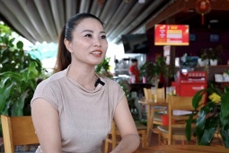 Thị trường - Tiêu dùng - Bà chủ quán cà phê Nhớ ở TP.HCM: Bán thêm vé số Vietlott, trao cơ hội cho mọi người