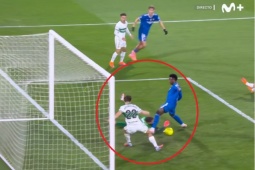 Trọng tài sai lầm giúp Real hưởng lợi: Vinicius phạm lỗi, Elche mất oan chiến thắng