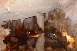 Khám phá hang động nghìn năm với 3 cõi 'trần gian - địa ngục - thiên đường'