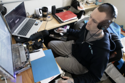 Kinh doanh - Mua được nhà, nhận lương 'khủng' từ trong tù