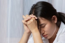 Đám tang mẹ chồng, nàng dâu nhận cái tát trời giáng, cả nhà họp gấp