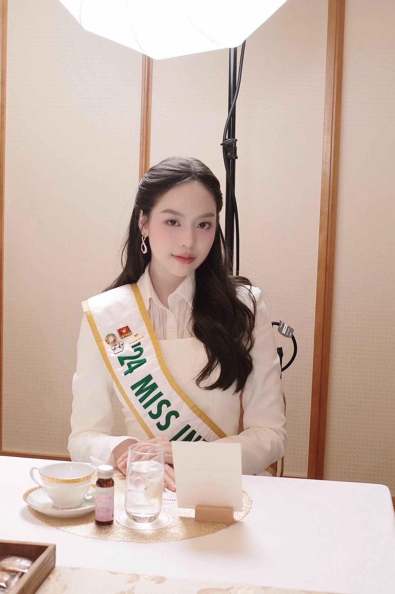 “Tôi trở lại Nhật Bản với một trái tim đầy biết ơn. Hơn một năm qua là hành trình thật sự đáng nhớ đối với tôi. Tôi hy vọng final walk trở thành một dấu ấn đẹp cho nhiệm kỳ, một lời chào trọn vẹn gửi đến mọi người và cũng là lời cảm ơn chân thành của tôi dành cho gia đình, khán giả và quê hương đã luôn ở phía sau ủng hộ”, Thanh Thủy chia sẻ.