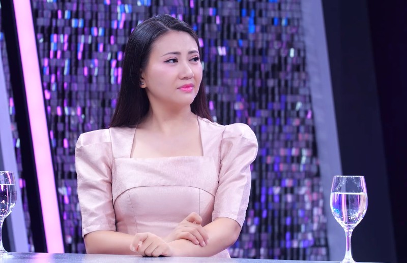 Huỳnh Ngân cho rằng: “Hơn ai hết, mẹ là người cần biết và hiểu ba nhất. Người con phải tin vào bản lĩnh của mẹ”.