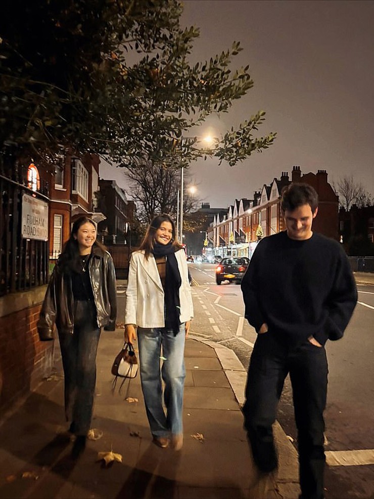 Emma Raducanu xuất hiện cùng Jack Coman