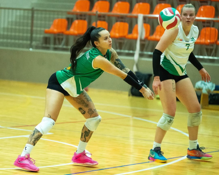 Michal cũng từng thử sức với vị trí libero bóng chuyền trong nhà