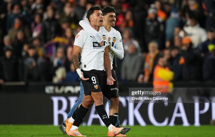 Duro ăn mừng với pha ghi bàn đẹp mắt