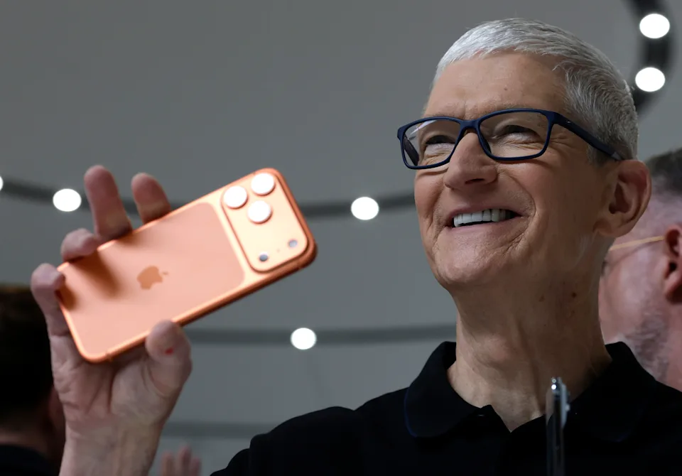 Tim Cook sắp rời ghế CEO của Apple