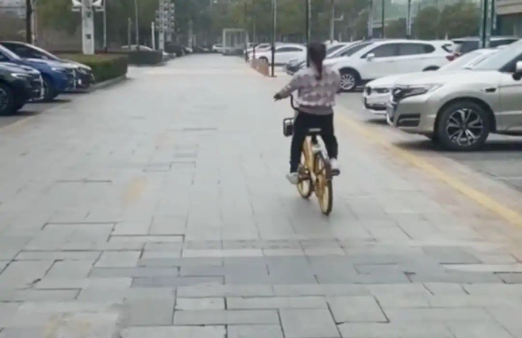 Tốn hơn 6 triệu để… học đi xe đạp, cư dân mạng không lý giải nổi - 1
