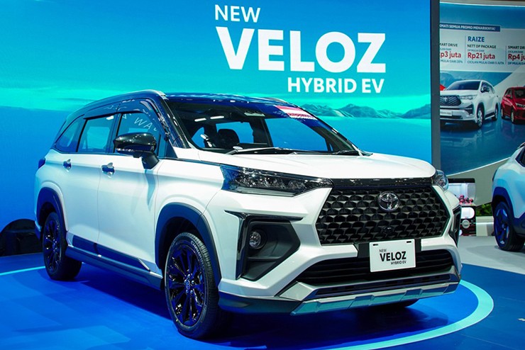 Toyota Veloz lần đầu tiên được điện hóa