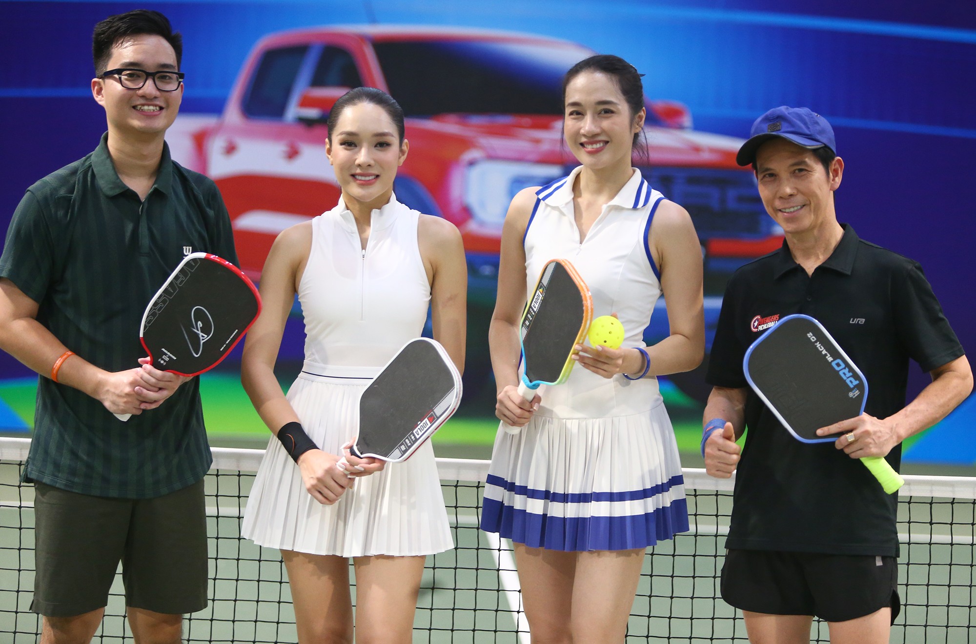 Nội dung đôi nam nữ KOL trong khuôn khổ giải pickleball Champion 2025 diễn ra ngày 23/11 mới đây tại Đồng Nai thu hút sự quan tâm của người hâm mộ. Nội dung này quy tụ 34 cặp đấu gồm những người nổi tiếng như diễn viên, ca sĩ, hoa hậu, người mẫu cùng đông đảo các hot girl, người đẹp tranh tài.