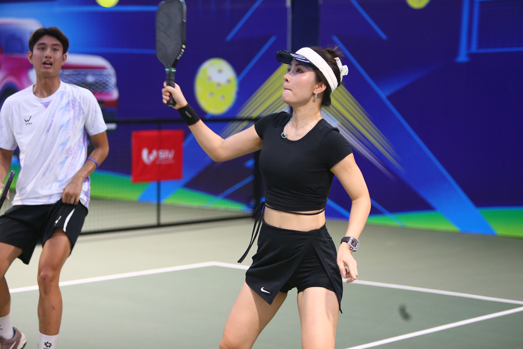 Thi đấu ăn ý cùng người đồng đội Vũ Dư, Lê Nhàn vượt qua nhiều cặp đấu mạnh, trước khi thắng áp đảo 15-5 ở trận chung kết để lên ngôi vô địch. 