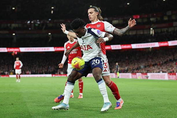 Kudus là một trong những cầu thủ lực lưỡng nhất của Premier League, nhưng cũng trở nên vô hại trước Calafiori