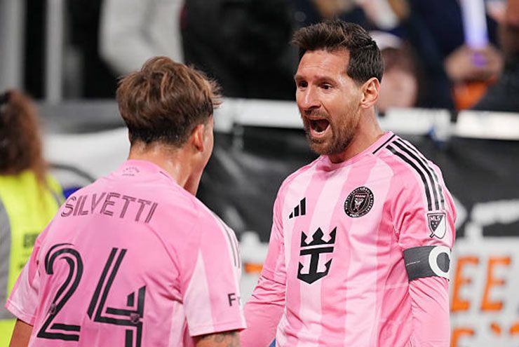 Messi đánh đầu mở điểm sau quả tạt của Silvetti