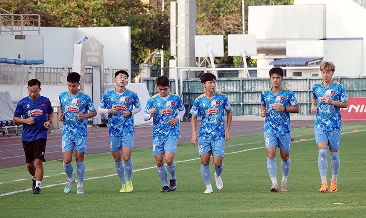 U22 Việt Nam tập luyện ở Bà Rịa chiều 24/11.