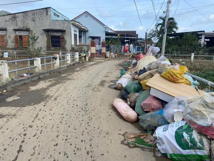 Xã Diên Điền tan hoang sau trận lũ lịch sử.