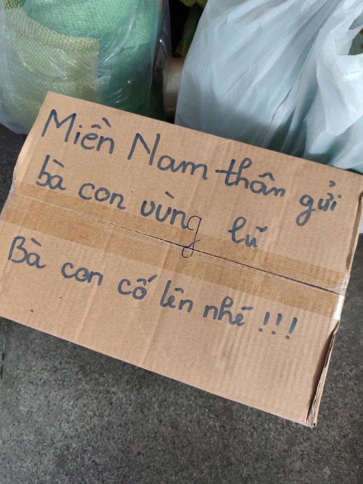 Nét chữ chân phương nhưng nội dung thì tràn đầy tình thương yêu. Nguồn: @yeppilily_