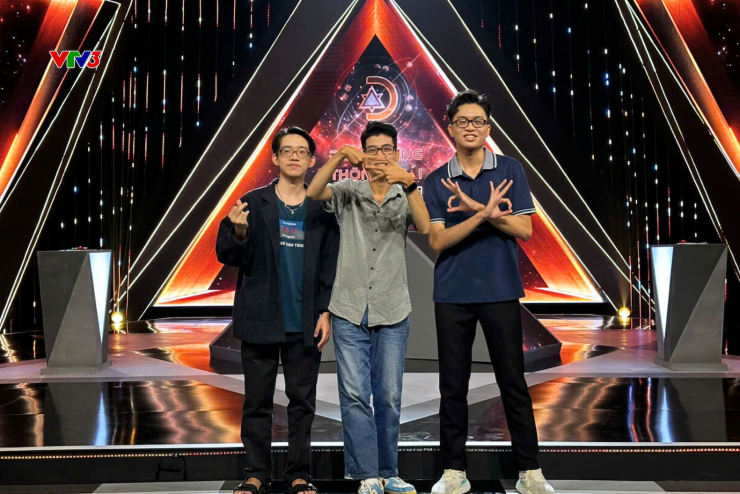 3 người chơi mở hàng "Đấu trường thông thái". 