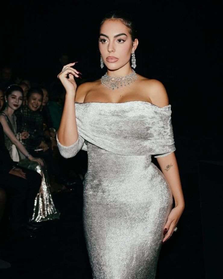  Georgina Rodríguez thuộc top sao mặc đẹp trên thảm đỏ Venice 2024.