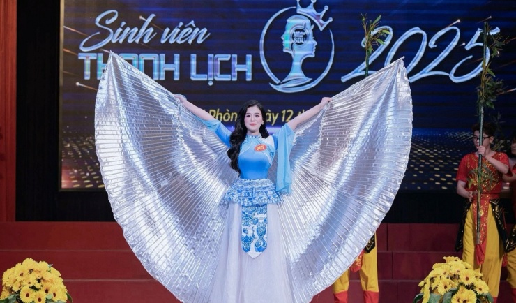 Xuân Hoa thể hiện tài năng với phong thái tự tin.