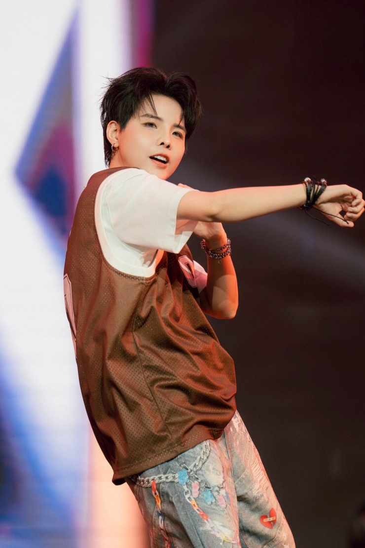 Vũ Cát Tường phá bỏ giới hạn ở 'Anh trai say hi' - 9