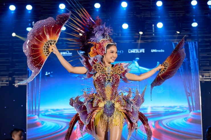 Phương Linh cho biết cô tận hưởng hành trình tại Miss Cosmo, lan tỏa văn hóa Việt Nam đến 76 hoa hậu quốc tế.