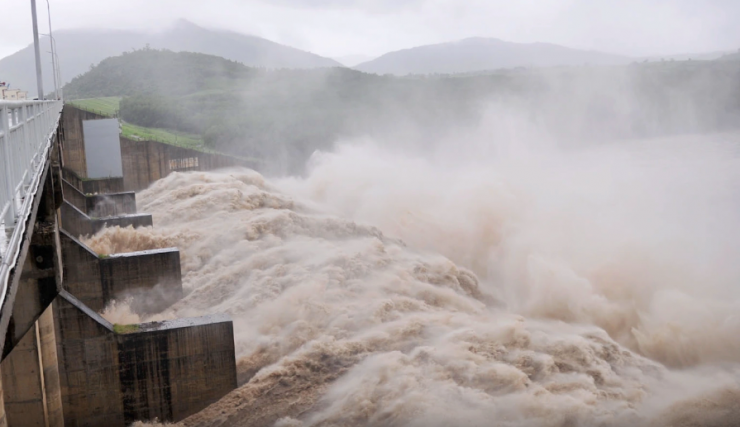 Quy trình vận hành liên hồ đang bị lỗi thời trước mưa lũ cực đoan.