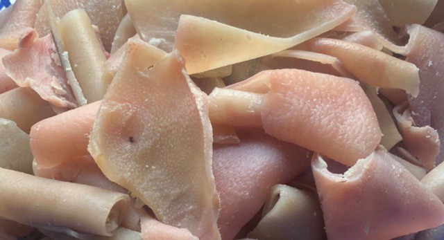 Bì lợn có thể chế biến được nhiều món ngon ngày lạnh. Ảnh HM