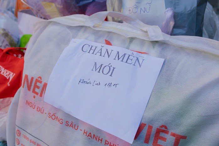 Những tấm lòng gửi đến các bạn học sinh ở miền Trung ruột thịt