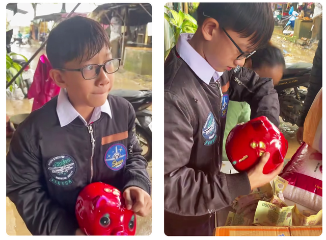 Cậu bé Tài ôm heo đất tới điểm tập kết ủng hộ đồng bào thiệt hại sau lũ