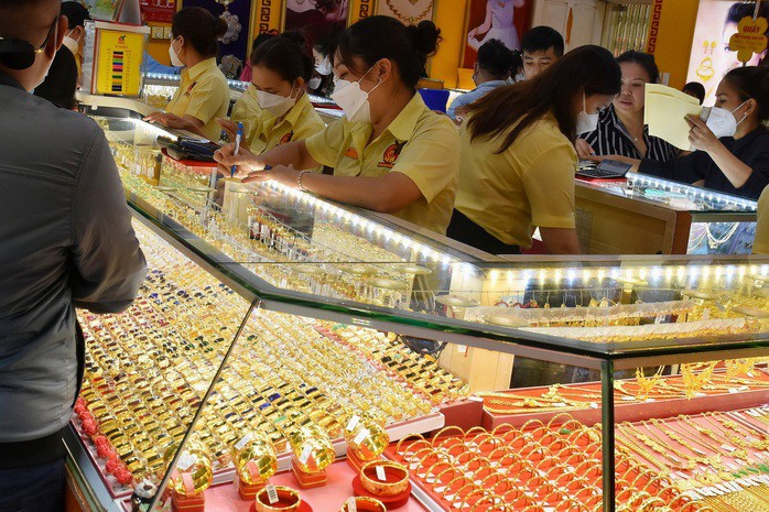 Giá vàng hôm nay tăng vọt