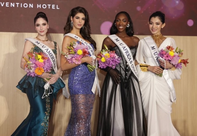 Olivia Yacé (thứ hai từ phải sang) giành á hậu 4 cùng danh hiệu Hoa hậu châu Phi và châu Đại Dương.