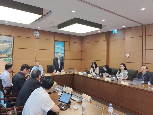 Phó Thủ tướng Thường trực Nguyễn Hòa Bình phát biểu tại phiên thảo luận Tổ.