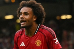 Amorim cho Zirkzee đá đủ 90 phút: Fan MU gọi là  " tội ác " , đòi đuổi ngay tháng 1