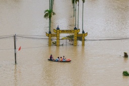 Lũ dữ ở miền Trung và bài học thủy điện xả nước cứu dân được 'trả tiền'