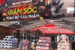 Thị trường - Tiêu dùng - Loạt siêu thị điện máy giảm giá đến 70% dịp Black Friday, tivi càng to càng giảm mạnh