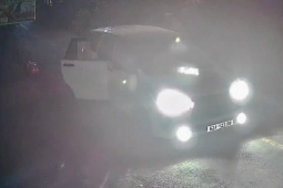 An ninh - Xã hội - Camera an ninh bắt trọn khoảnh khắc đối tượng đi ô tô nhanh tay trộm chó ở Tây Ninh