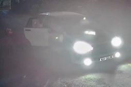 Camera an ninh bắt trọn khoảnh khắc đối tượng đi ô tô nhanh tay trộm chó ở Tây Ninh