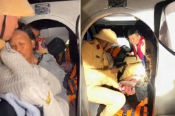 Tin tức trong ngày - Giải cứu 2 nữ ngư dân bị mắc kẹt nhiều giờ giữa biển đêm