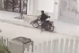 An ninh - Xã hội - Phân định vụ người đàn ông bị tông văng lên vỉa hè, còn bị lao vào đánh