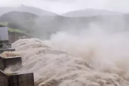 Tin tức trong ngày - Quy trình vận hành liên hồ chứa lạc hậu khi mưa lũ cực đoan