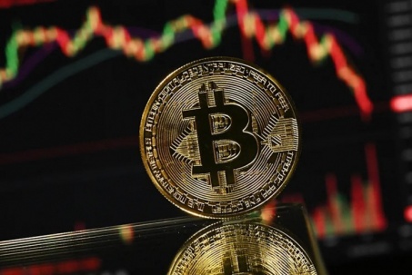 Bitcoin lao dốc 30%: 3 “cơn bão” đang đe dọa đồng tiền số lớn nhất thế giới
