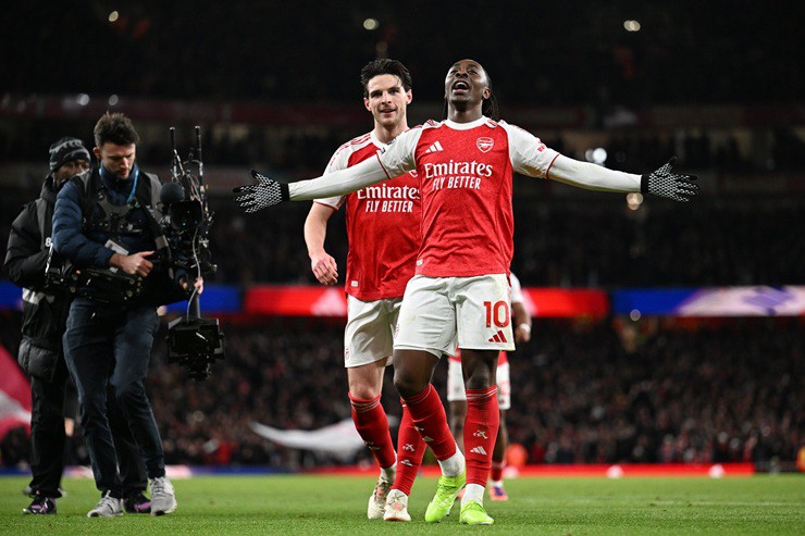 Cả 4 bàn thắng của Arsenal vào lưới Tottenham đều đến từ tình huống bóng sống