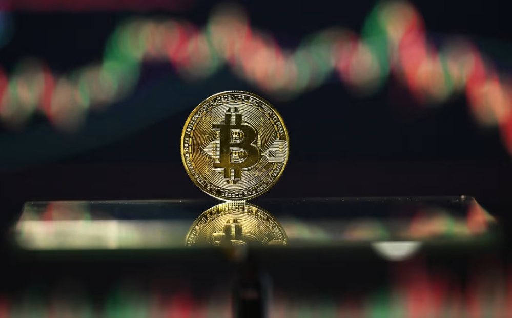 Bitcoin rơi tự do: Ai đang thực sự kéo thị trường đi xuống? - 1